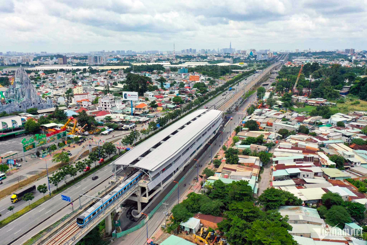 Tuyến metro Bến Thành - Suối Tiên dự kiến vận hành thương mại vào cuối năm nay. Ảnh: Hoàng Giám 