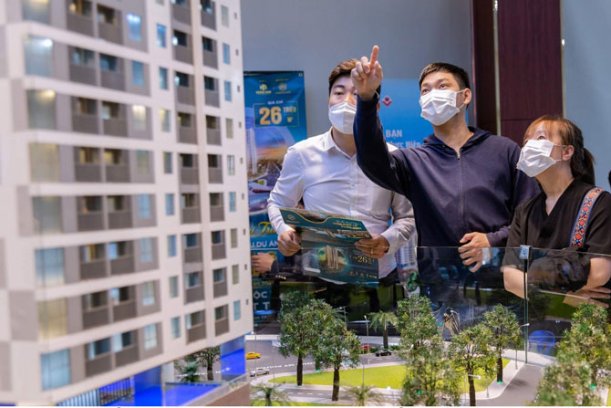 Việc thị trường sơ cấp có rất ít sản phẩm mở bán, trong khi nhu cầu về nhà ở vẫn rất lớn đang đẩy cho giá nhà ở TP.HCM tăng cao