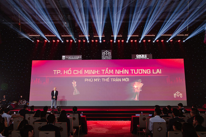 PGS.TS Trần Đình Thiên trình bày về tầm quan trọng của Phú Mỹ