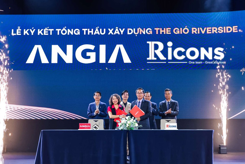 Đại diện An Gia và Ricons ký kết hợp tác xây dựng The Gió Riverside.